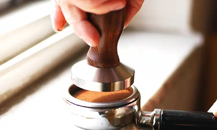 تمپ کردن قهوه با تمپر 